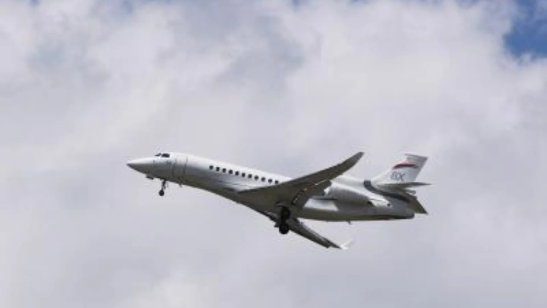 RELIANCE AEROSTRUCTURE AND DASSAULT TO BUILD LUXURY FALCON 2000LXS JETS IN INDIA